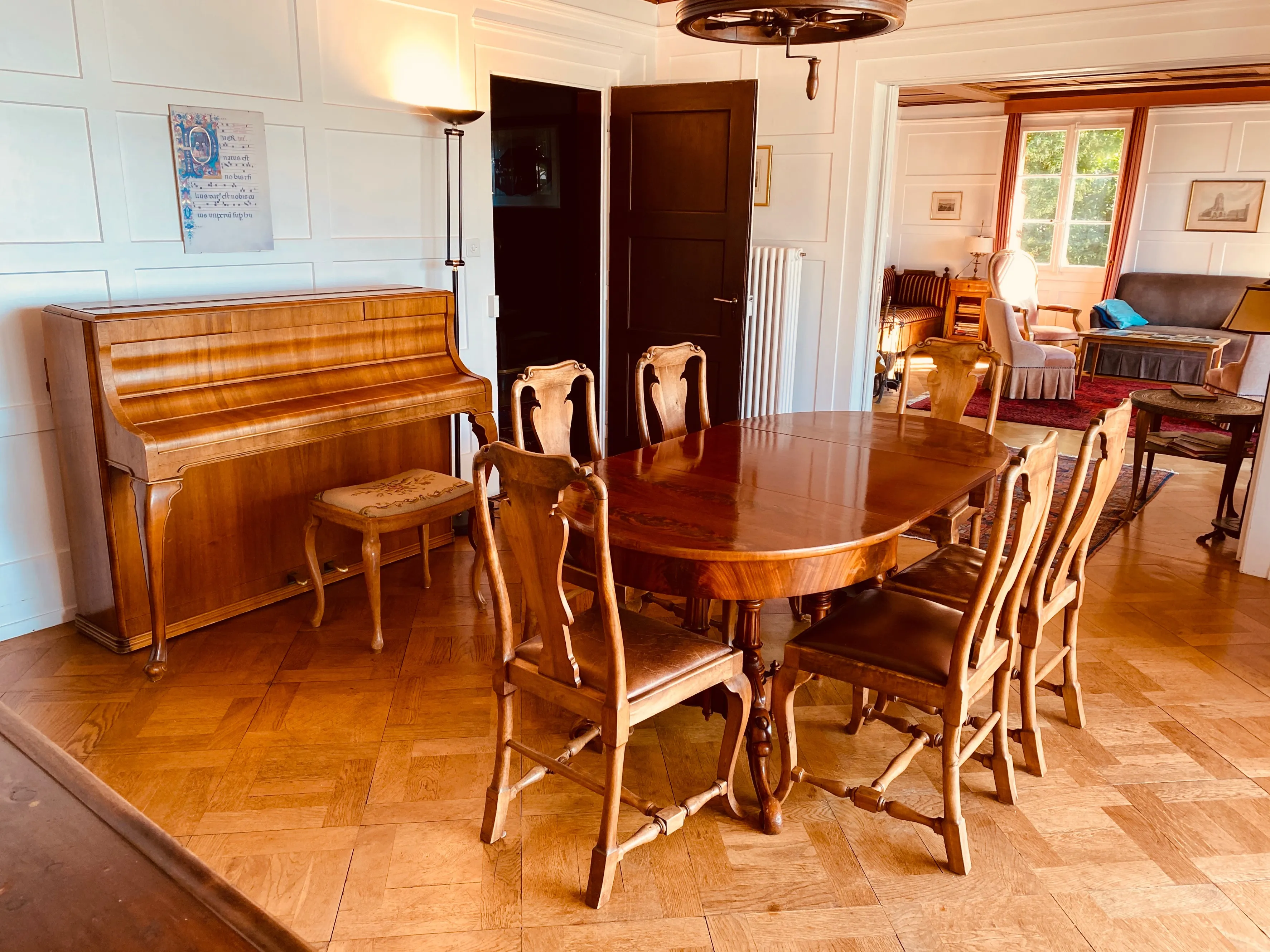 Dining room with view to the kitchen